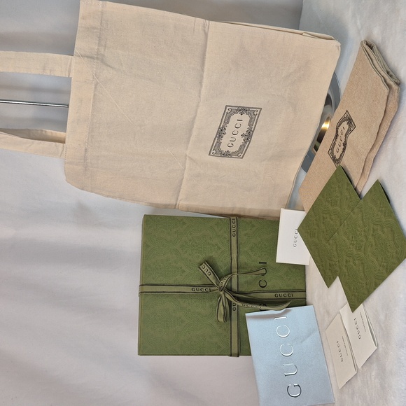 Gucci Cream Tote with Green Gift Box - Picture 8 of 17